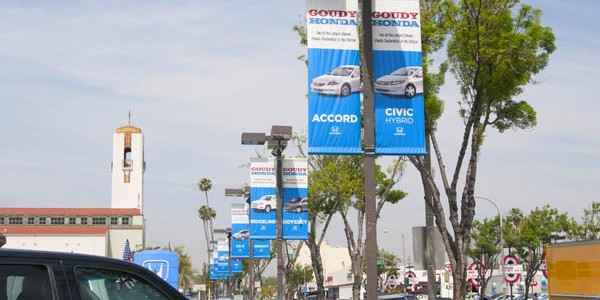 auto dealership outdoor advertising